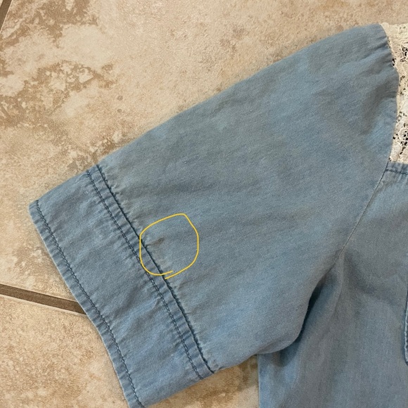 Chambray with lace button down shirt - size M - Picture 6 of 6